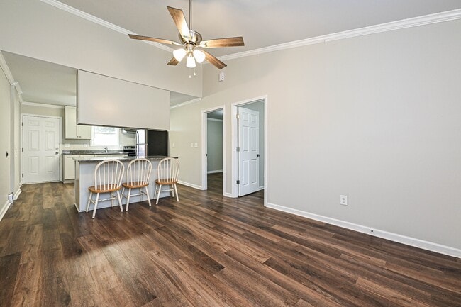 Photo - 302 E Hudson St