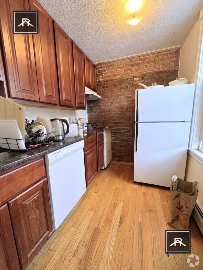 Building Photo - 1 bedroom in Brookline MA 02445 Unit 2 Rental