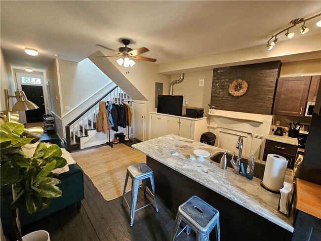 Photo - 338 S Laurel St