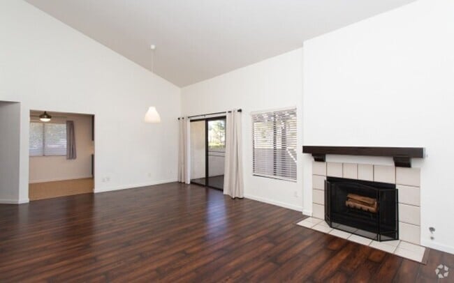 Building Photo - Renovated 3 bedroom 2 bath condo