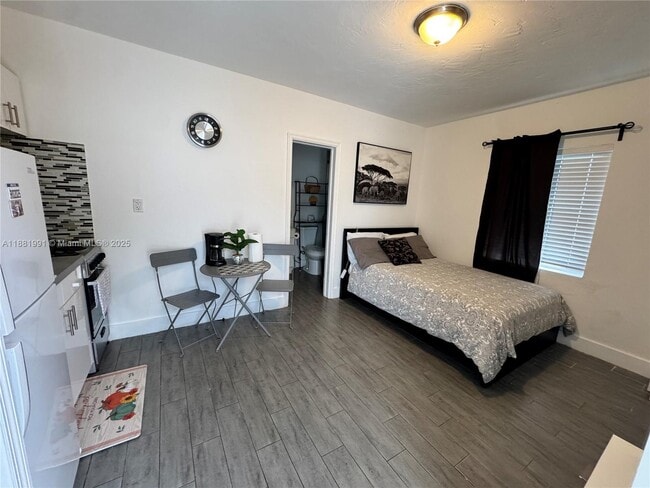Building Photo - 2305 Monroe St Unit 14 Rental