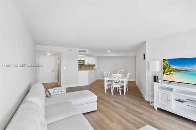 Photo - 6767 Collins Ave Unidad 6767 Collins Ave # 909