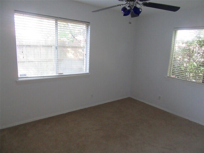 Photo - 2912 25th St N