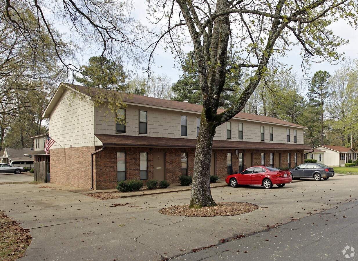 Photo - 1623 Pine Dr Apartments