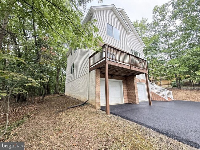 Photo - 1234 Lakeview Dr