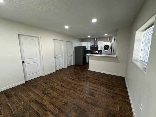 Building Photo - 4702 Marble Ave