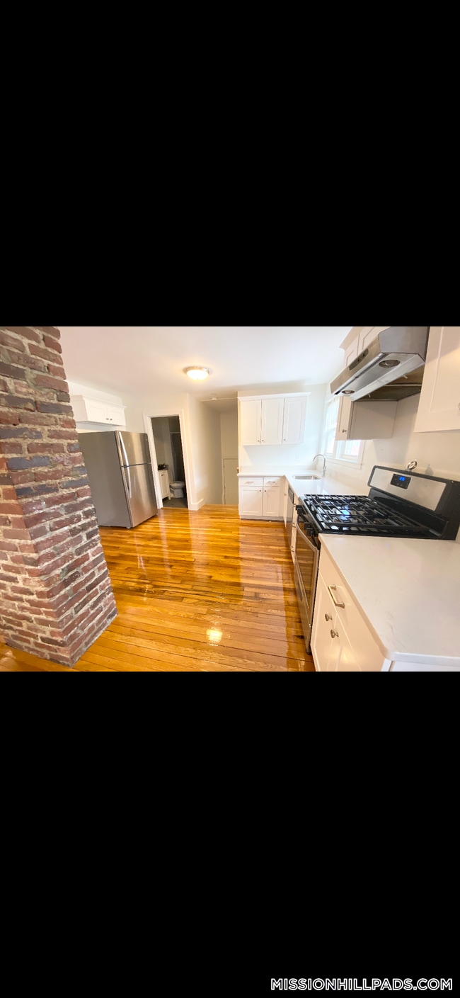 Photo - 183 Hillside St