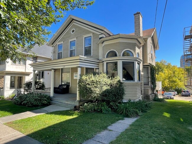 Photo - 129 E Gorham St