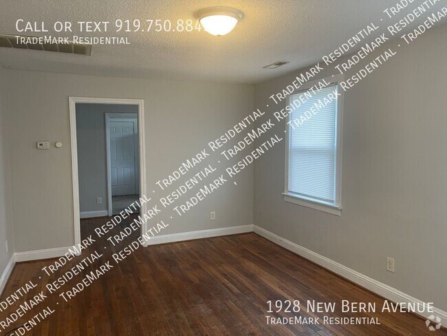 Building Photo - Newly Renovated 2 Bed, 1 Bath Apartment fo...