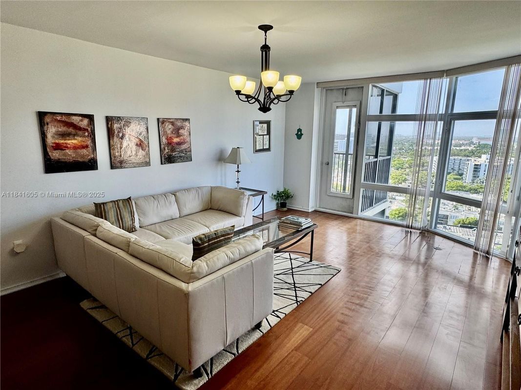 Photo - 20100 W Country Club Dr