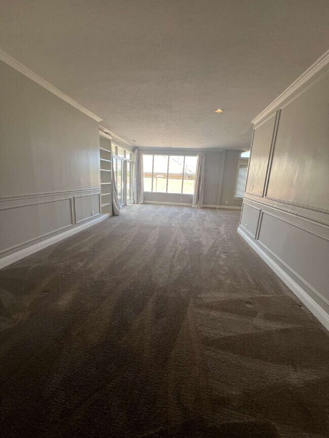 Photo - "Spacious 4-Bed Oasis with 3.5 Baths in Charming St. George!"