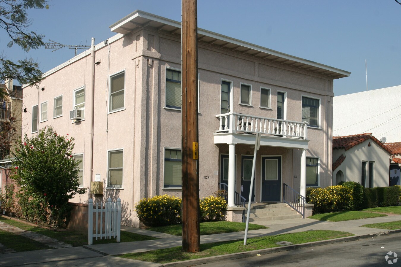 Photo - 1109-1125 Loma Ave Apartments