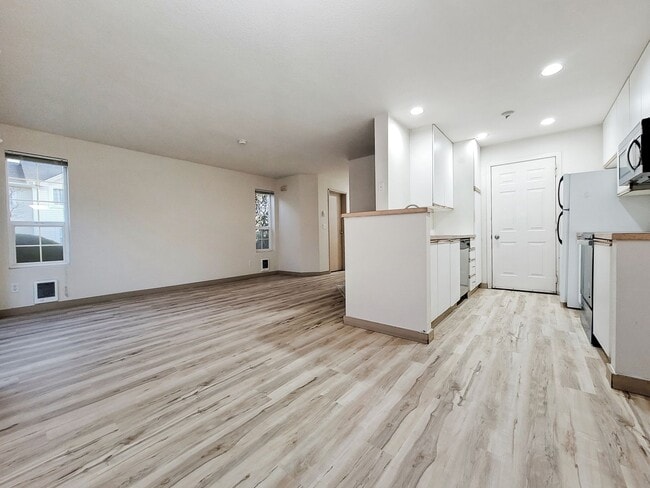 Photo - Kent East Hill Townhome with Garage & Patio