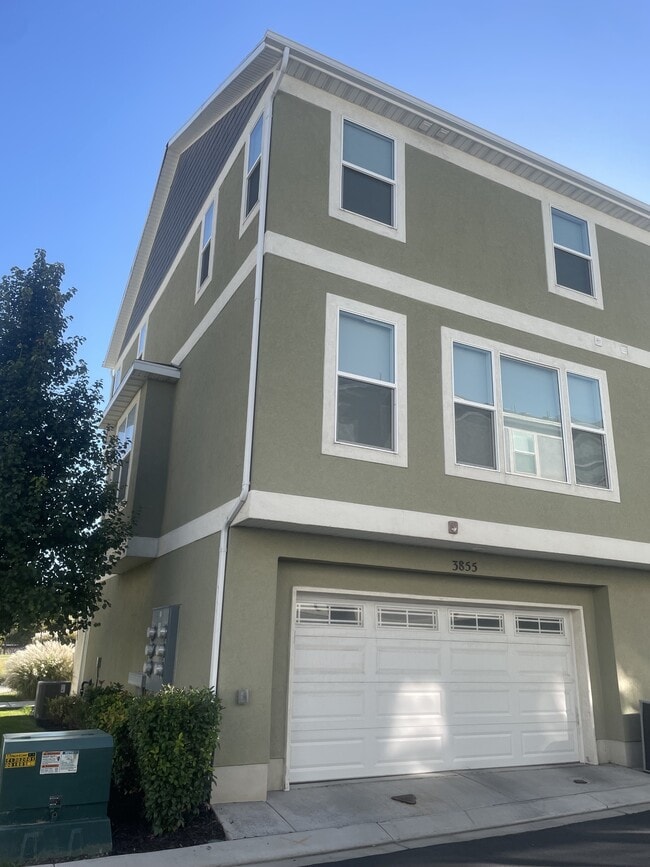 Photo - 3855 Gartmore Ln