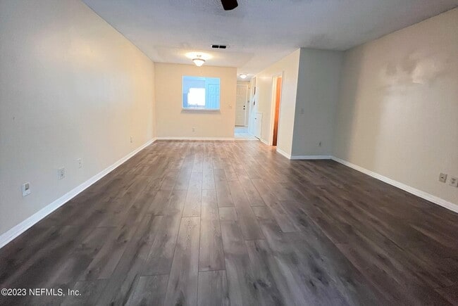 Photo - 85 Debarry Ave