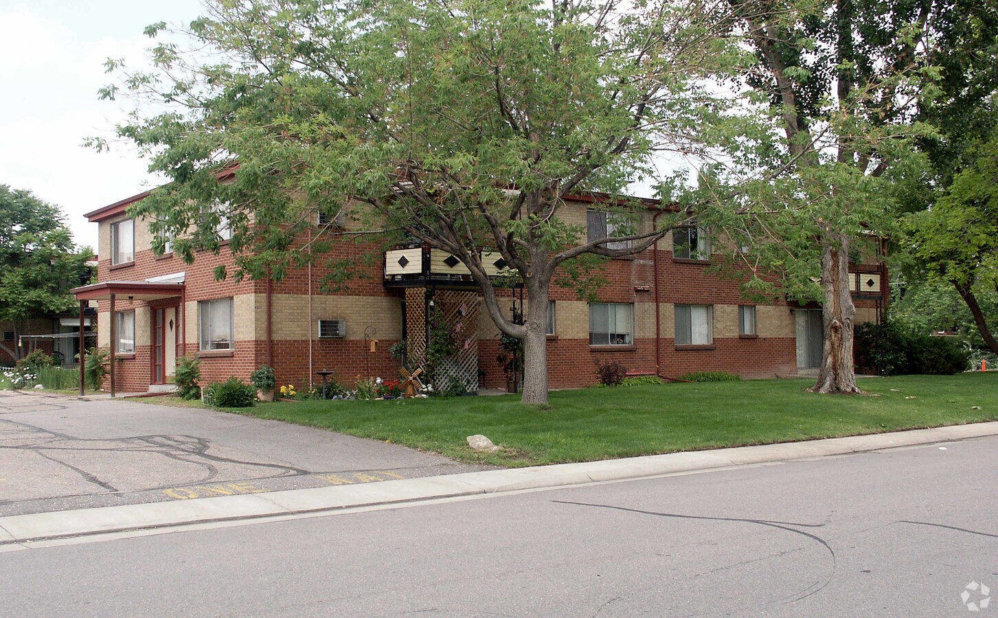 Photo - Cedar Avenue Apartments