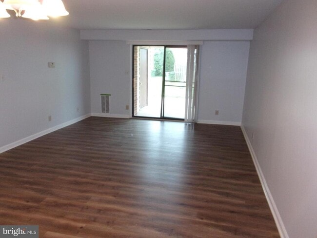Photo - 100 Chesterfield Ln