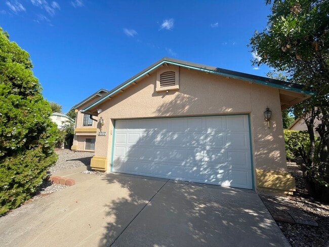 Photo - Swimming pool