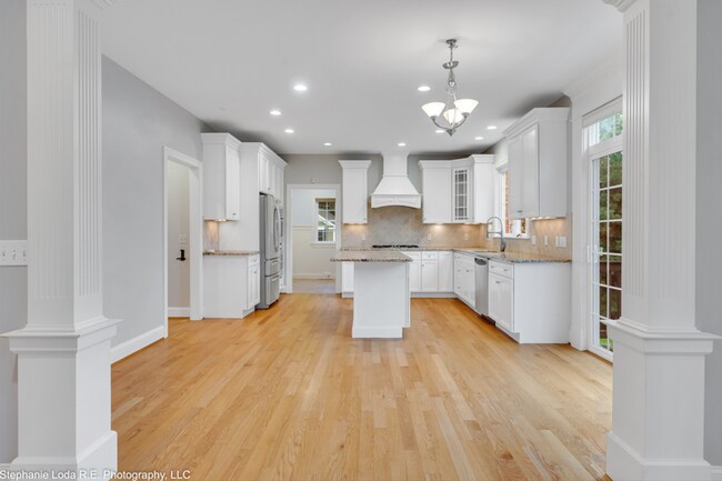 Photo - Beautiful 4 Bedroom Colonial