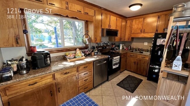 Photo - 1214 Grove St