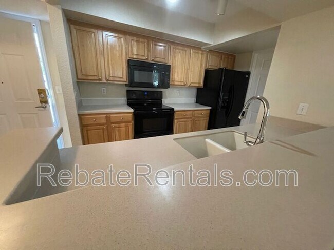 Photo - 10075 Gate Pkwy N Unidad #604