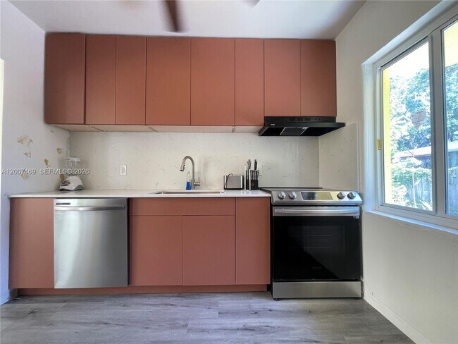 Photo - 401 NE 14th Ave Unit C