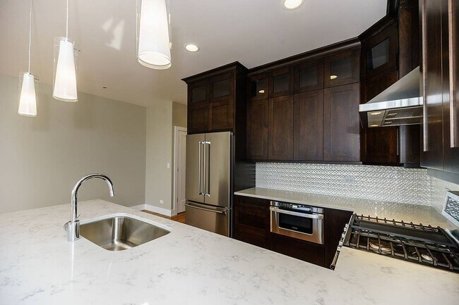 Photo - 2612 W Fullerton Ave Unidad 3