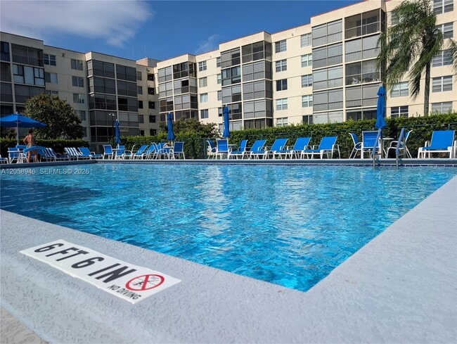 Building Photo - 820 S Hollybrook Dr Unit 303