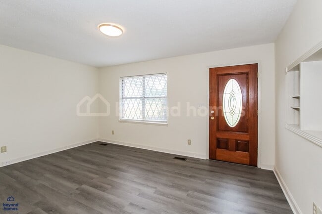 Photo - Charming & Move-In Ready Home in Hickory Hills!