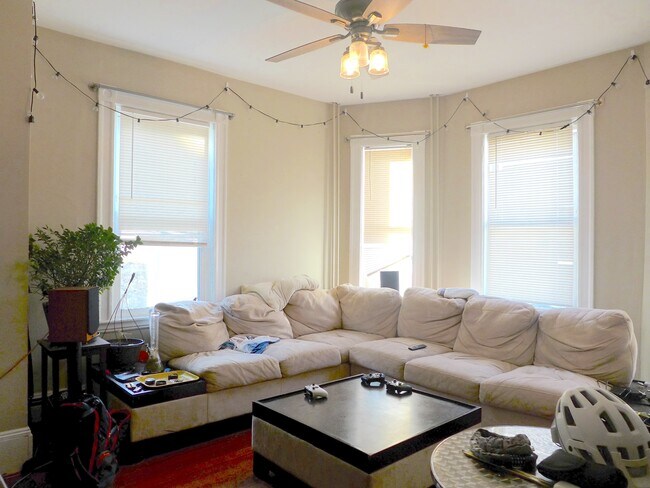 Building Photo - 5 Sunset St Unit 1 Rental