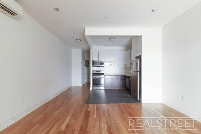 Photo - LUXURY LOFT in Queens! Unit 619