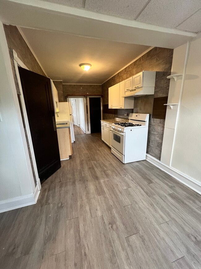 Photo - 106 W 35th St