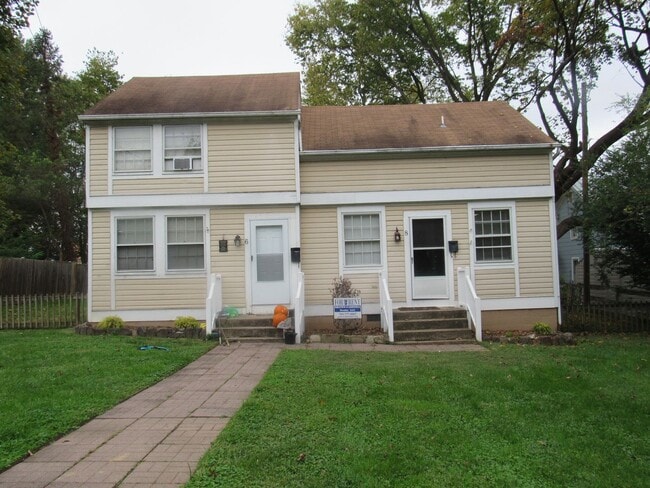 Building Photo - Cute Downtown Duplex by W&OD Trail