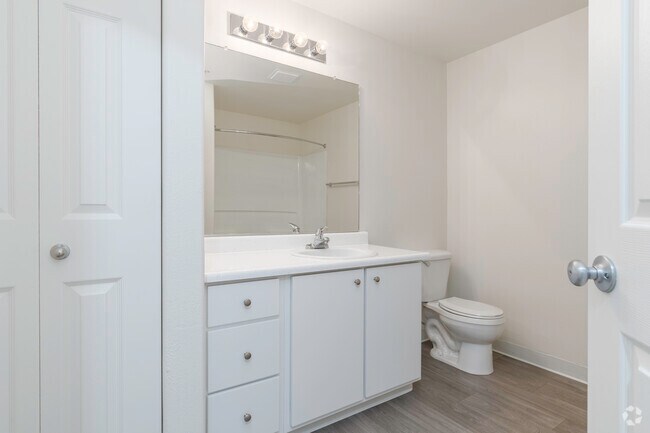 2BR, 2BA - 981SF Birch Secondary Bathroom