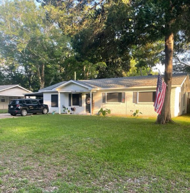 Photo - 2523 Club House Rd