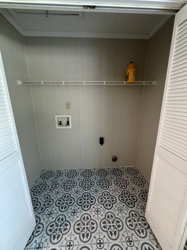 Photo - 313 E Washington Ave Unidad B