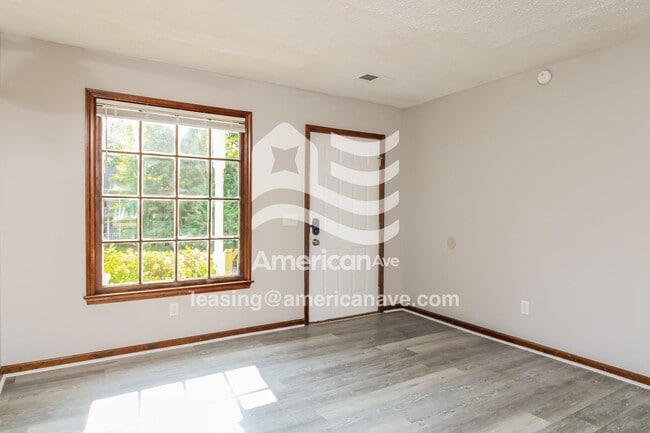 Photo - 217 Chadford Rd