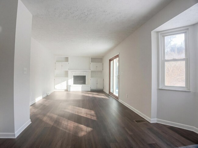 Photo - 6571 Schenk Ave