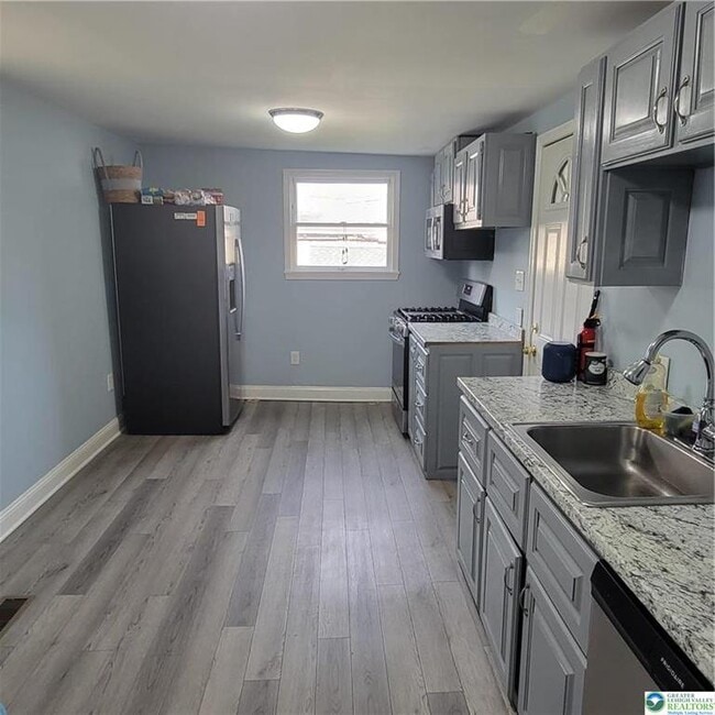 Photo - 1039 Ferry St