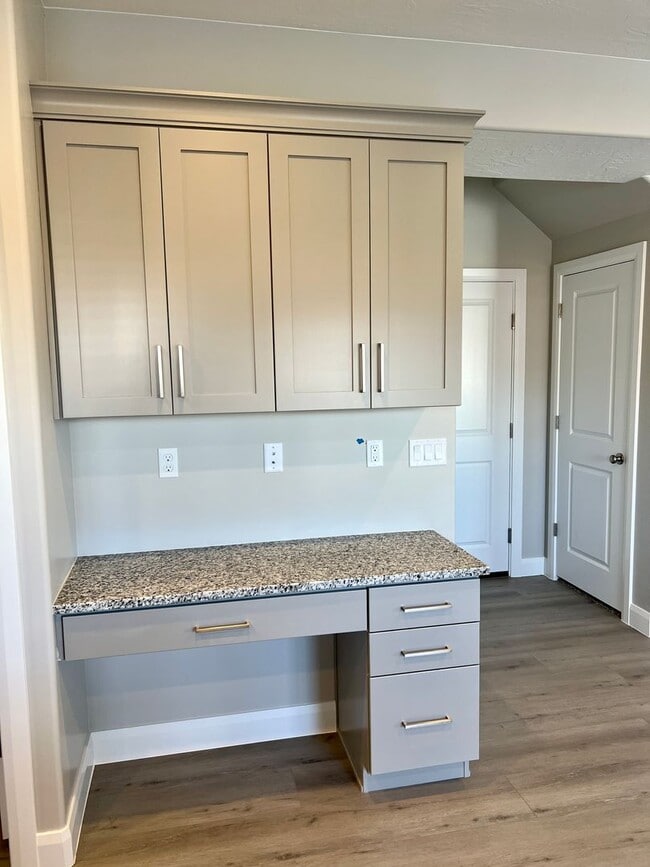 Photo - Beautiful 3 bedroom, 2.5 bathroom townhome!!
