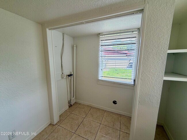 Photo - 5903 Droad St