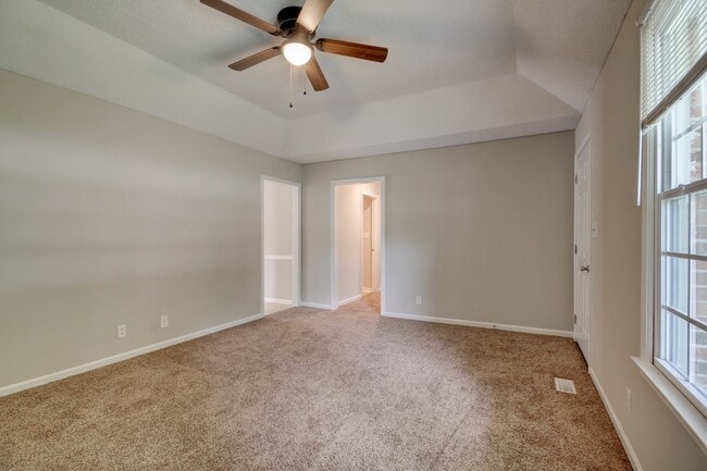 Photo - Charming Home With Spacious Living Room and Eat In Kitchen