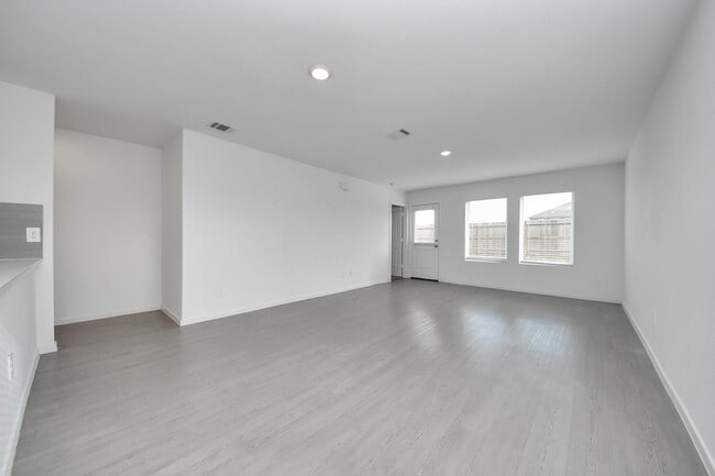 Photo - 833 Vlg Brk Dr