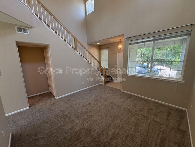 Photo - 910 Humboldt Way