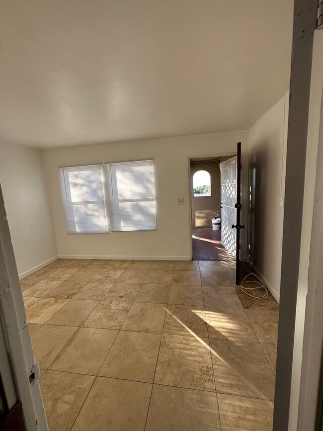 Building Photo - 6719-21 Wunderlin Ave Unit 6719 Wunderlin Ave