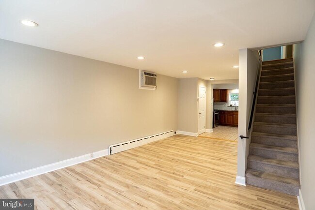 Photo - 939 Mountain St