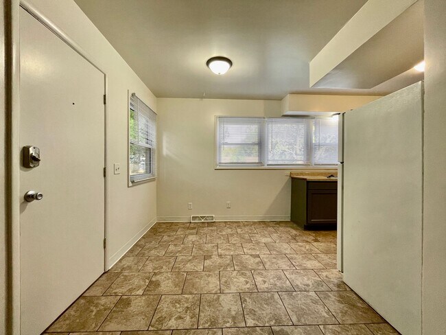 Photo - Curwood Avenue SE - 4218-4220 Unidad 4220 Curwood Avenue SE