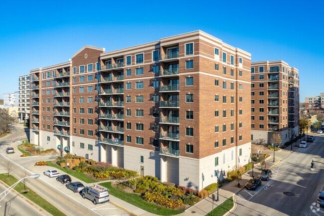 Photo - Library Courte Condominiums