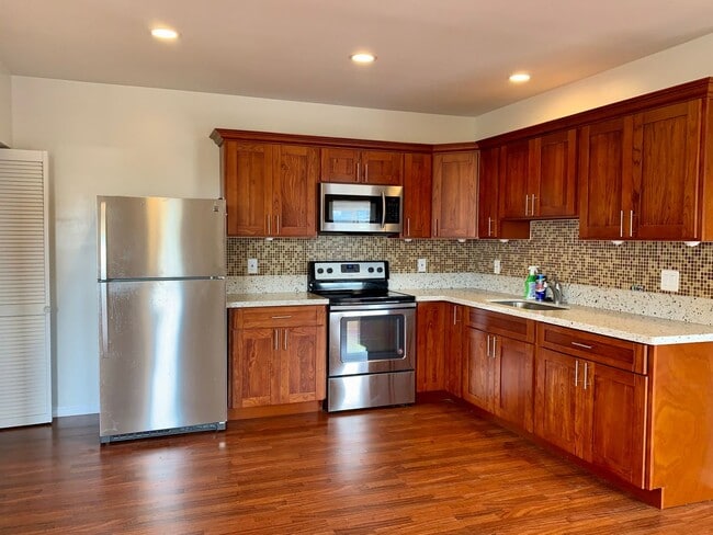 Building Photo - Lam, Clyde or Patcharee Unit 2 Bed