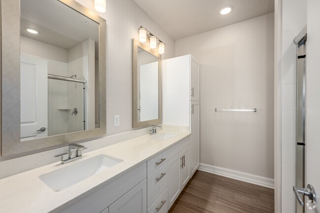 3BR, 2.5BA - 2,139SF - Primary Bathroom - Lake Tavares Townhomes